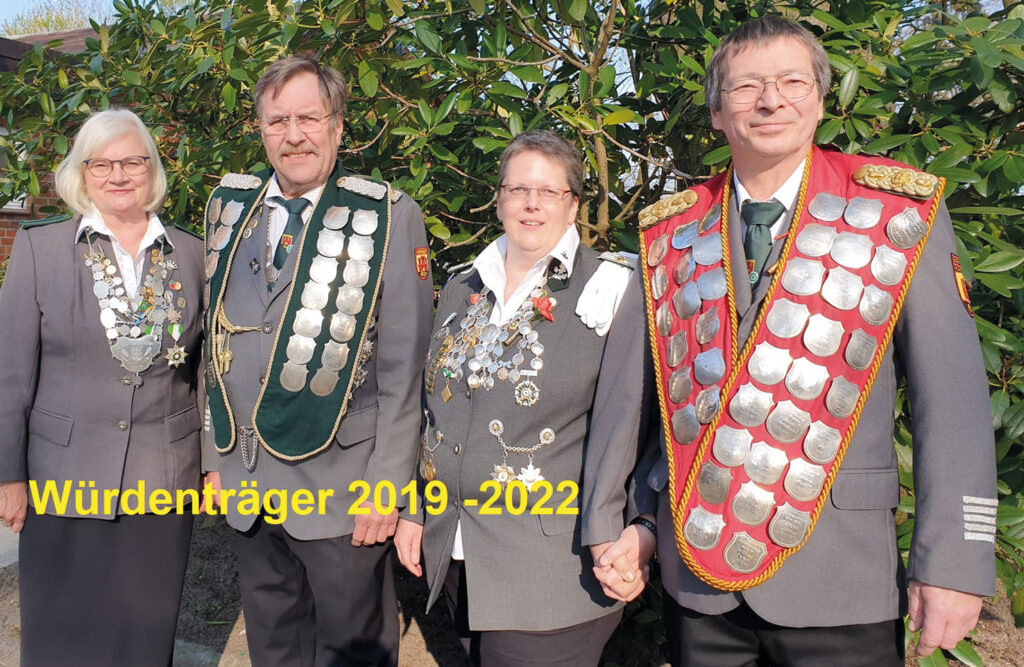 Von links: Beste Vogelschützin Eveline Bansemer, Vogelkönig Ralf Bauer, Beste Dame Tanja Schiwek, König Lothar Schiwek.
