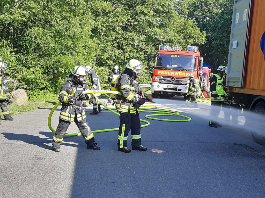 Feuerwehr Horneburg heiss gelaufene Bremse